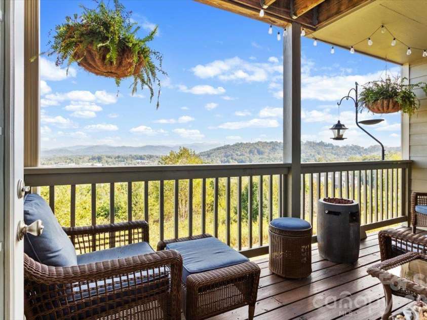55 Rotunda Circle, Asheville, NC 28806.  MLS# CAR4430318, YatesRealty ID 54166. 