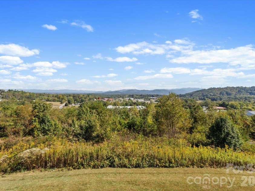 55 Rotunda Circle, Asheville, NC 28806.  MLS# CAR4430318, YatesRealty ID 54166. 