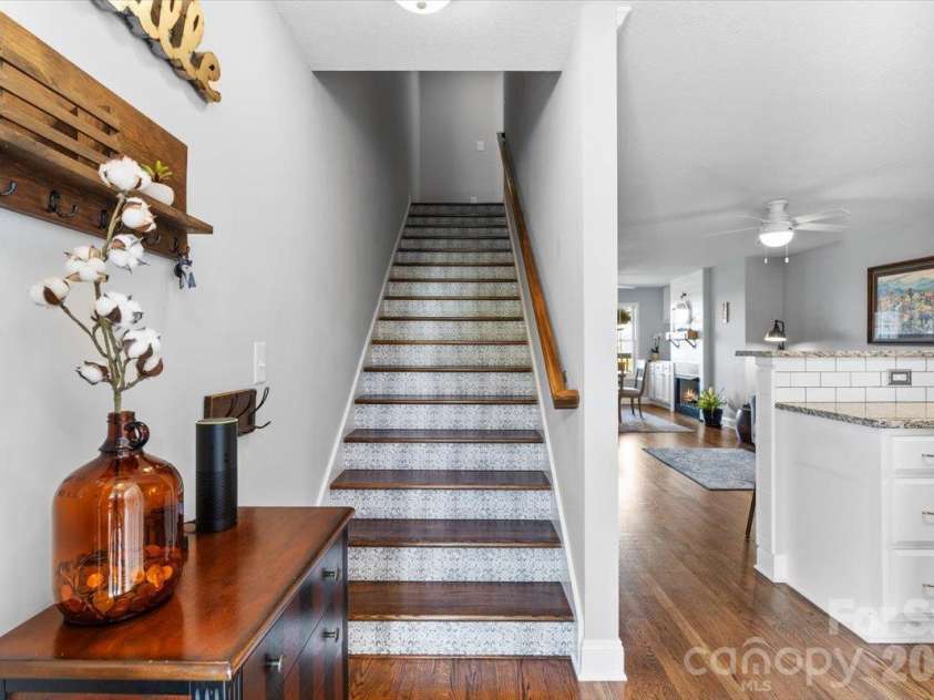 55 Rotunda Circle, Asheville, NC 28806.  MLS# CAR4430318, YatesRealty ID 54166. 