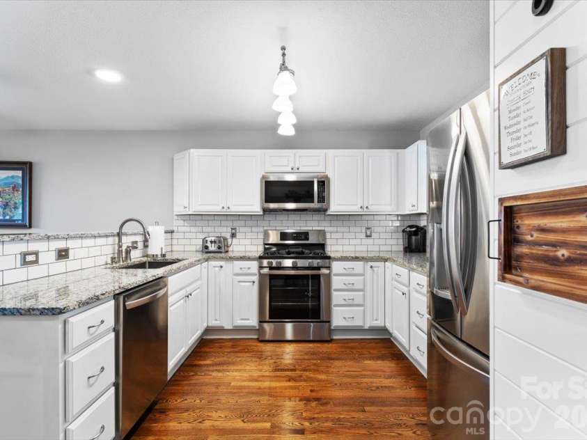55 Rotunda Circle, Asheville, NC 28806.  MLS# CAR4430318, YatesRealty ID 54166. 