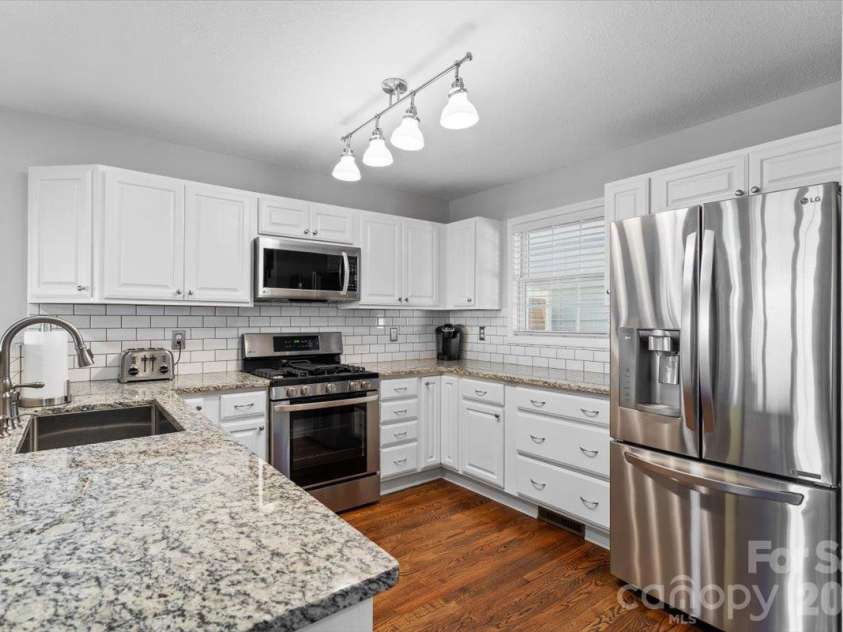 55 Rotunda Circle, Asheville, NC 28806.  MLS# CAR4430318, YatesRealty ID 54166. 