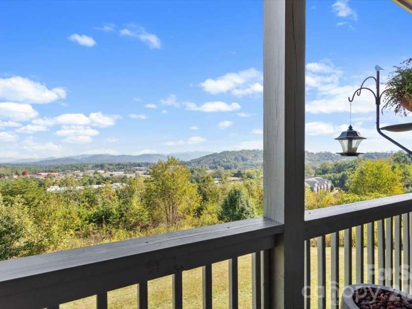 55 Rotunda Circle, Asheville, NC 28806.  MLS# CAR4430318, YatesRealty ID 54166. 