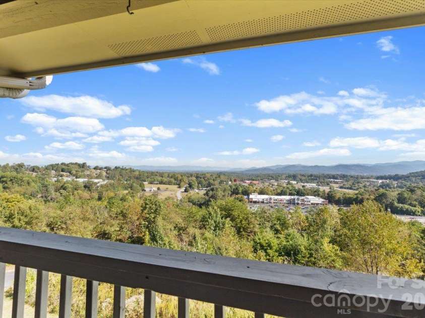 55 Rotunda Circle, Asheville, NC 28806.  MLS# CAR4430318, YatesRealty ID 54166. 