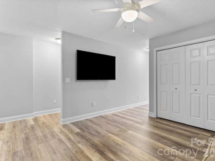 55 Rotunda Circle, Asheville, NC 28806.  MLS# CAR4430318, YatesRealty ID 54166. 