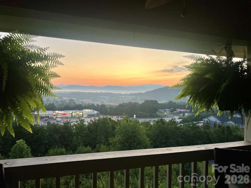 55 Rotunda Circle, Asheville, NC 28806.  MLS# CAR4430318, YatesRealty ID 54166. 