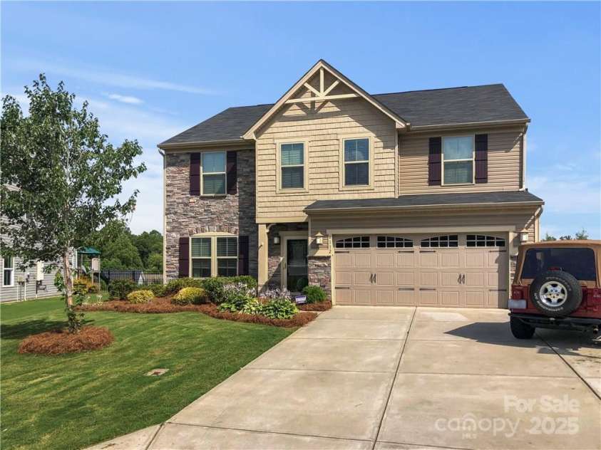 6112 Canyon Trail, Denver, NC 28037.  MLS# CAR4224040, YatesRealty ID 5417. 
