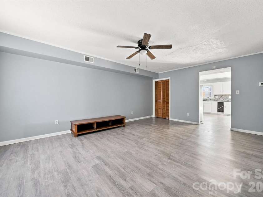 402 Ashe Avenue, Newton, NC 28658.  MLS# CAR4430547, YatesRealty ID 54173. 