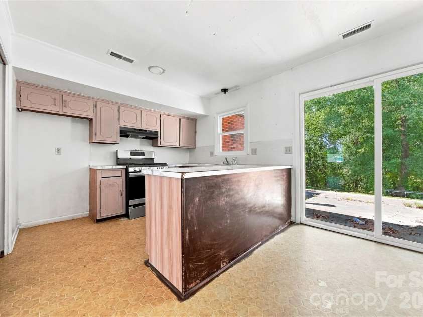 402 Ashe Avenue, Newton, NC 28658.  MLS# CAR4430547, YatesRealty ID 54173. 