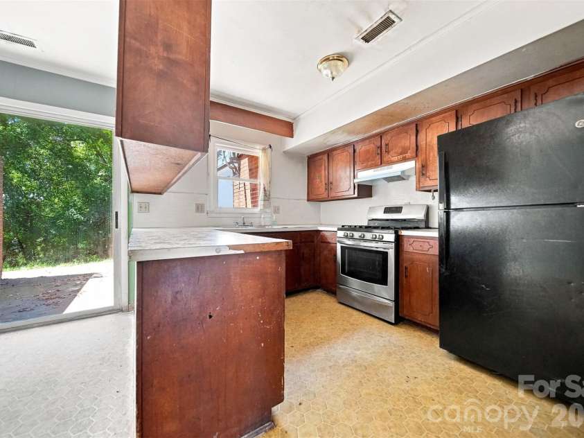 402 Ashe Avenue, Newton, NC 28658.  MLS# CAR4430547, YatesRealty ID 54173. 