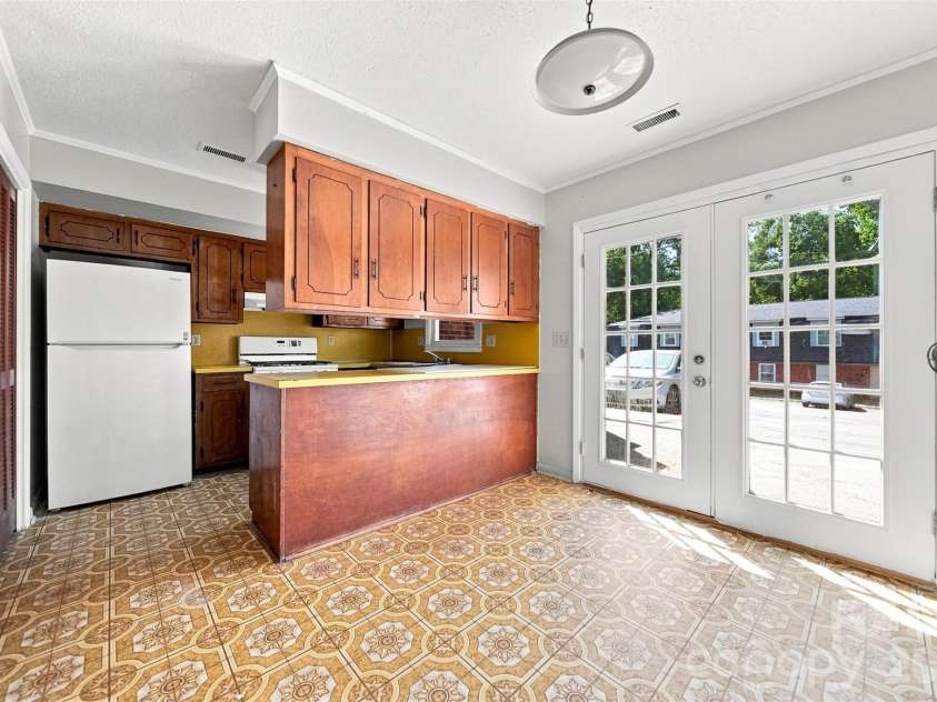 402 Ashe Avenue, Newton, NC 28658.  MLS# CAR4430547, YatesRealty ID 54173. 
