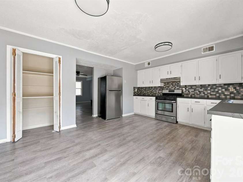 402 Ashe Avenue, Newton, NC 28658.  MLS# CAR4430547, YatesRealty ID 54173. 