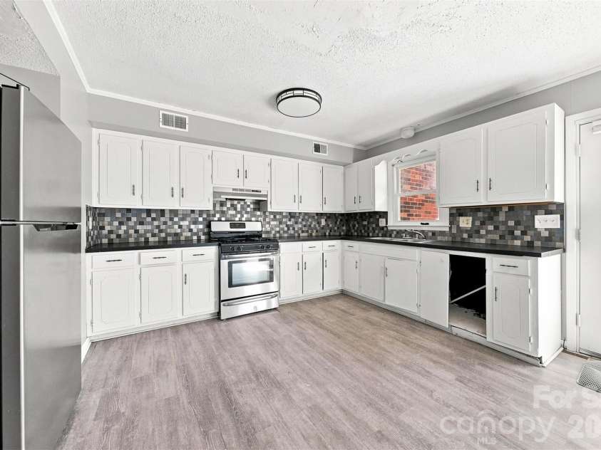 402 Ashe Avenue, Newton, NC 28658.  MLS# CAR4430547, YatesRealty ID 54173. 