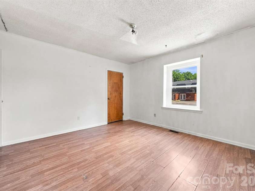 402 Ashe Avenue, Newton, NC 28658.  MLS# CAR4430547, YatesRealty ID 54173. 