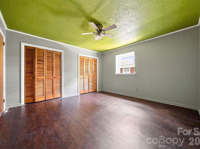 402 Ashe Avenue, Newton, NC 28658.  MLS# CAR4430547, YatesRealty ID 54173. 