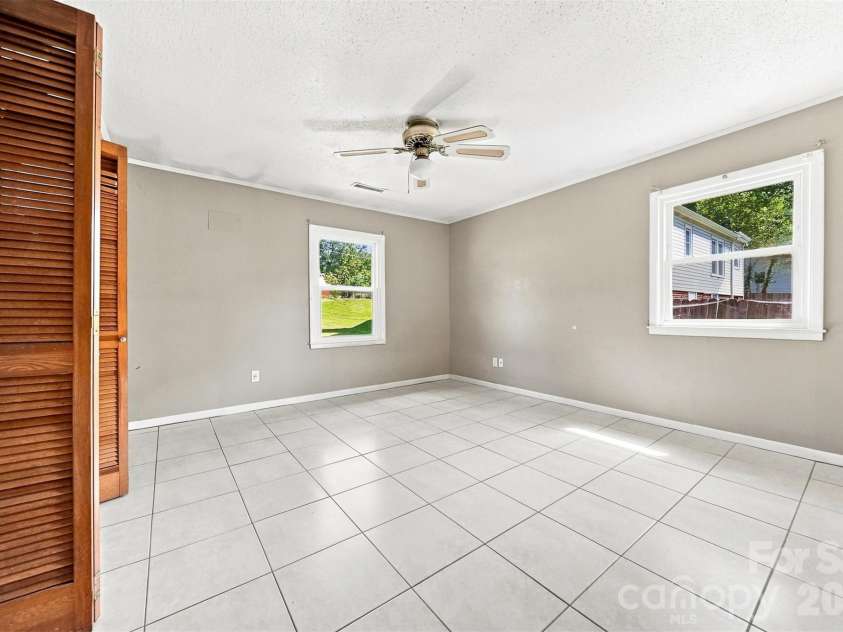 402 Ashe Avenue, Newton, NC 28658.  MLS# CAR4430547, YatesRealty ID 54173. 