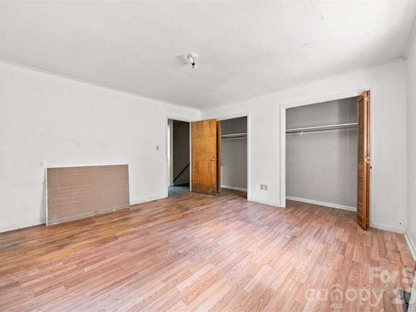 402 Ashe Avenue, Newton, NC 28658.  MLS# CAR4430547, YatesRealty ID 54173. 