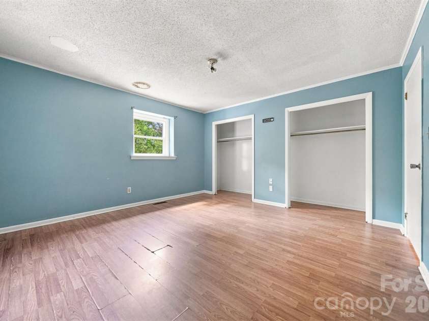 402 Ashe Avenue, Newton, NC 28658.  MLS# CAR4430547, YatesRealty ID 54173. 