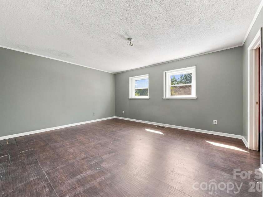 402 Ashe Avenue, Newton, NC 28658.  MLS# CAR4430547, YatesRealty ID 54173. 