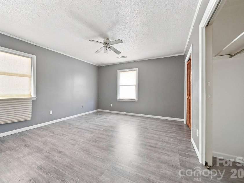402 Ashe Avenue, Newton, NC 28658.  MLS# CAR4430547, YatesRealty ID 54173. 