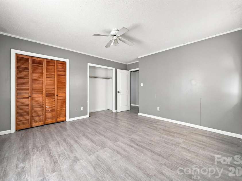 402 Ashe Avenue, Newton, NC 28658.  MLS# CAR4430547, YatesRealty ID 54173. 
