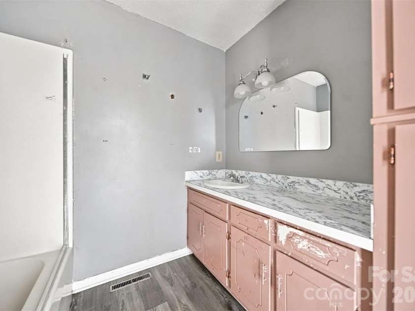 402 Ashe Avenue, Newton, NC 28658.  MLS# CAR4430547, YatesRealty ID 54173. 
