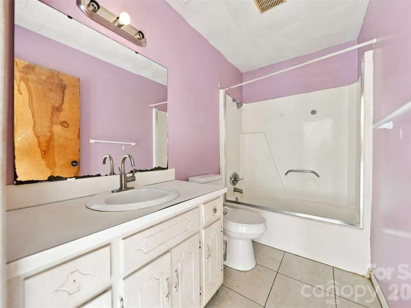 402 Ashe Avenue, Newton, NC 28658.  MLS# CAR4430547, YatesRealty ID 54173. 