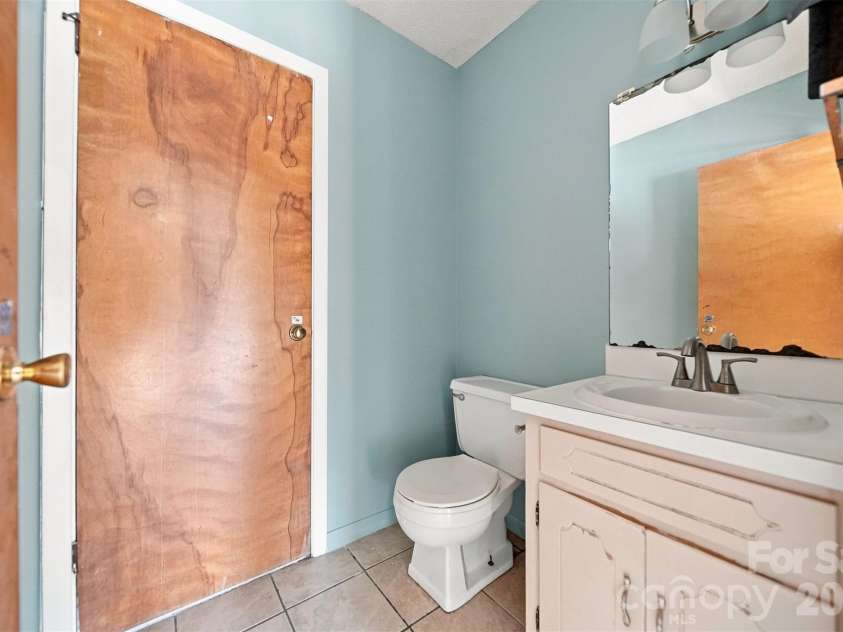402 Ashe Avenue, Newton, NC 28658.  MLS# CAR4430547, YatesRealty ID 54173. 