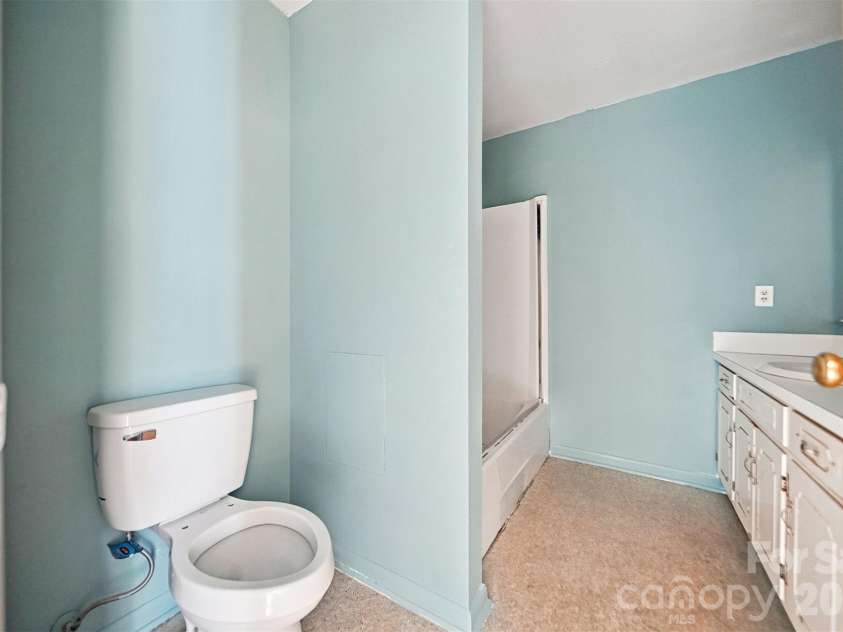 402 Ashe Avenue, Newton, NC 28658.  MLS# CAR4430547, YatesRealty ID 54173. 