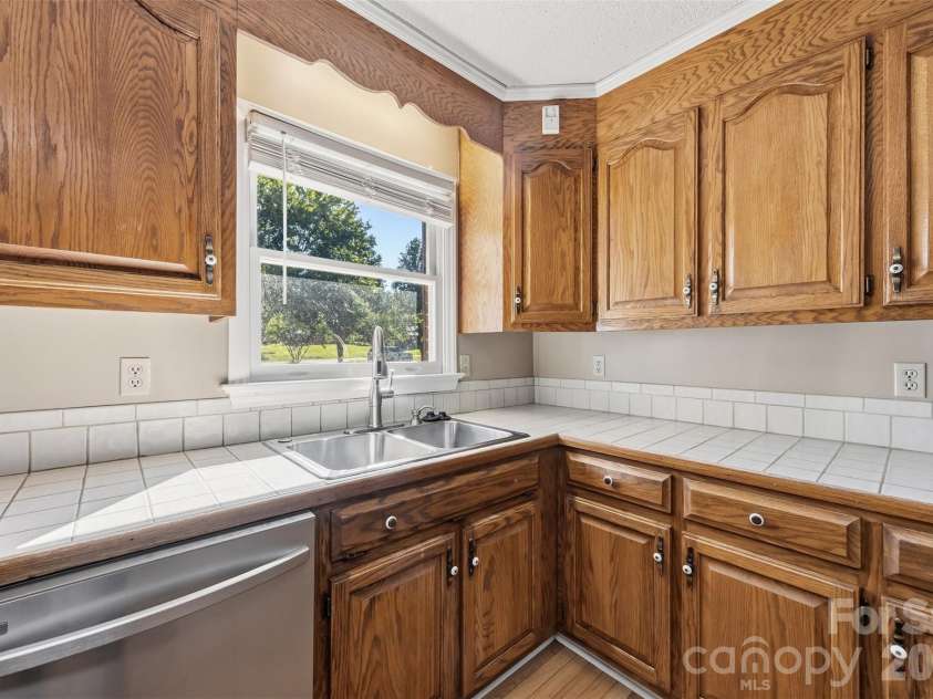 107 Camelot Court, Kings Mountain, NC 28086.  MLS# CAR4429948, YatesRealty ID 54175. 