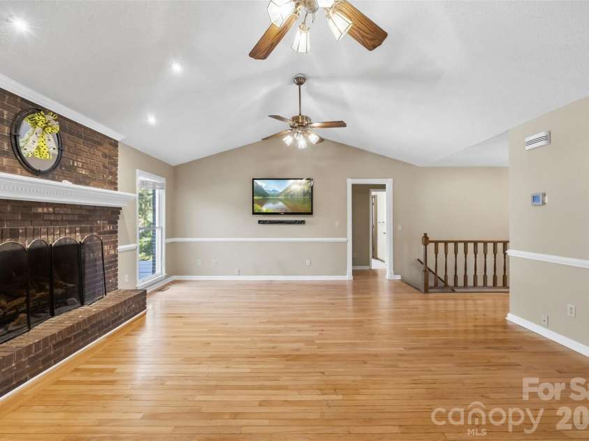 107 Camelot Court, Kings Mountain, NC 28086.  MLS# CAR4429948, YatesRealty ID 54175. 