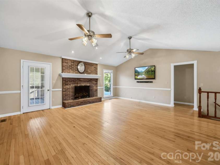107 Camelot Court, Kings Mountain, NC 28086.  MLS# CAR4429948, YatesRealty ID 54175. 