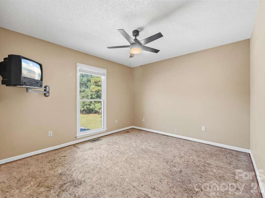 107 Camelot Court, Kings Mountain, NC 28086.  MLS# CAR4429948, YatesRealty ID 54175. 