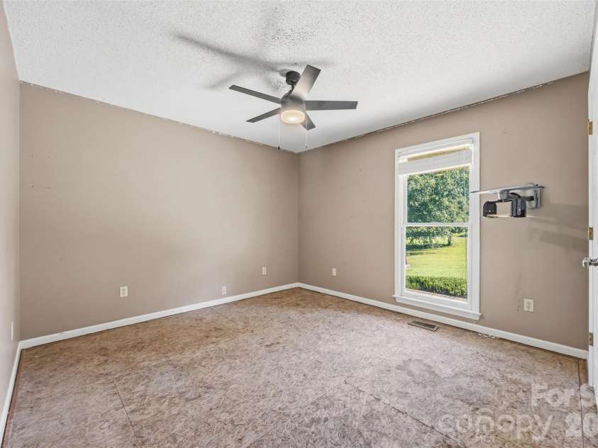107 Camelot Court, Kings Mountain, NC 28086.  MLS# CAR4429948, YatesRealty ID 54175. 