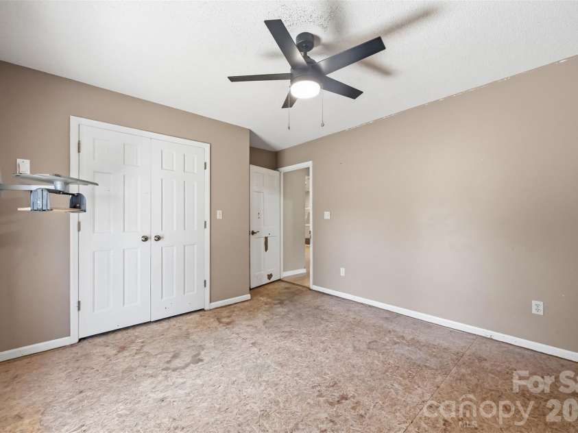107 Camelot Court, Kings Mountain, NC 28086.  MLS# CAR4429948, YatesRealty ID 54175. 
