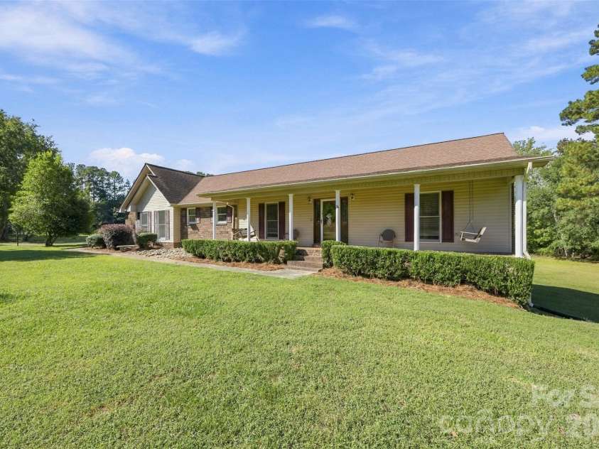 107 Camelot Court, Kings Mountain, NC 28086.  MLS# CAR4429948, YatesRealty ID 54175. 