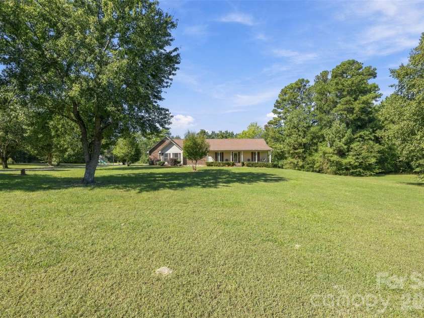 107 Camelot Court, Kings Mountain, NC 28086.  MLS# CAR4429948, YatesRealty ID 54175. 