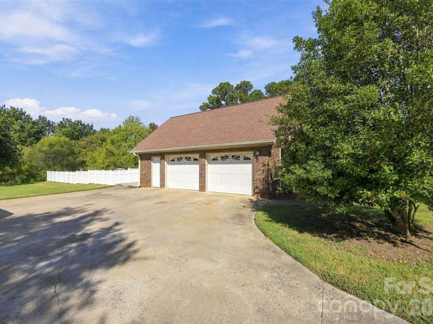 107 Camelot Court, Kings Mountain, NC 28086.  MLS# CAR4429948, YatesRealty ID 54175. 