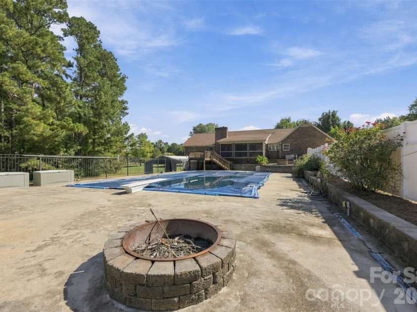 107 Camelot Court, Kings Mountain, NC 28086.  MLS# CAR4429948, YatesRealty ID 54175. 