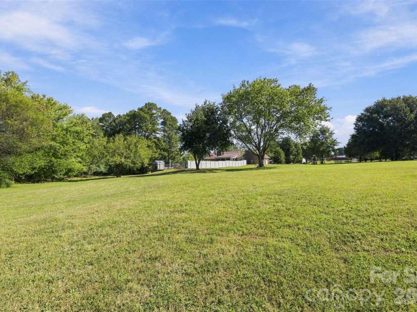 107 Camelot Court, Kings Mountain, NC 28086.  MLS# CAR4429948, YatesRealty ID 54175. 