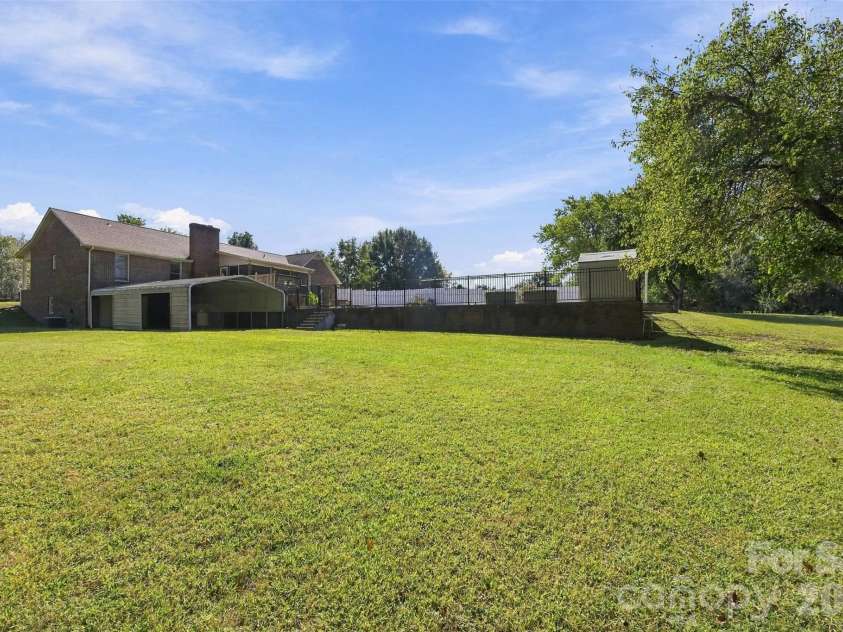 107 Camelot Court, Kings Mountain, NC 28086.  MLS# CAR4429948, YatesRealty ID 54175. 