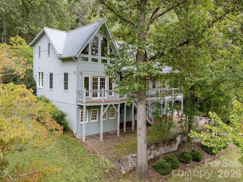 116 Sams Branch Road, Candler, NC 28715.  MLS# CAR4430077, YatesRealty ID 54177. 