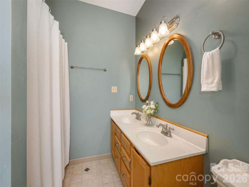 116 Sams Branch Road, Candler, NC 28715.  MLS# CAR4430077, YatesRealty ID 54177. 
