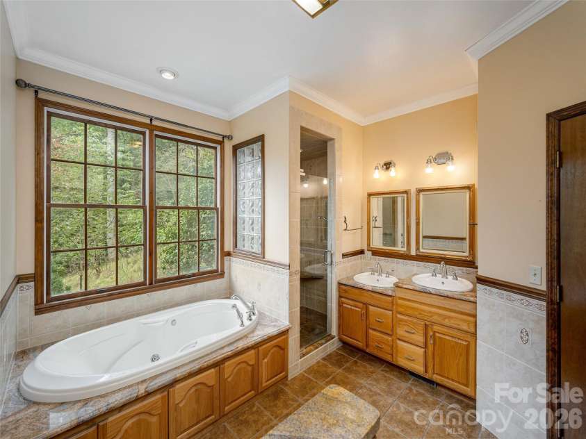 116 Sams Branch Road, Candler, NC 28715.  MLS# CAR4430077, YatesRealty ID 54177. 