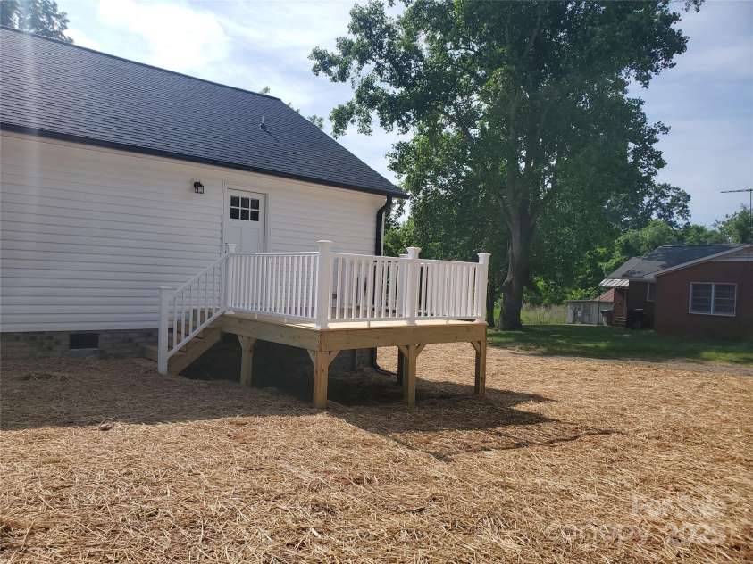 2200 Clay Street, Kannapolis, NC 28083.  MLS# CAR4232437, YatesRealty ID 5418. Deck