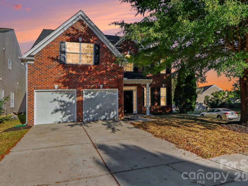 4059 Houldsworth Drive, Charlotte, NC 28213.  MLS# CAR4429618, YatesRealty ID 54181. 