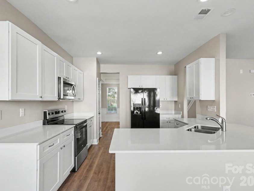 4059 Houldsworth Drive, Charlotte, NC 28213.  MLS# CAR4429618, YatesRealty ID 54181. 