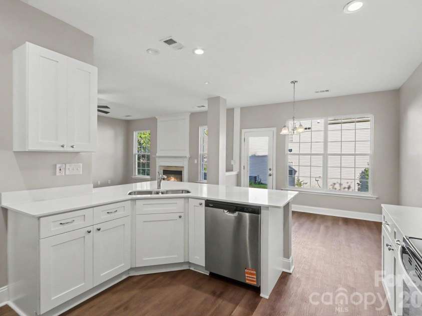 4059 Houldsworth Drive, Charlotte, NC 28213.  MLS# CAR4429618, YatesRealty ID 54181. 