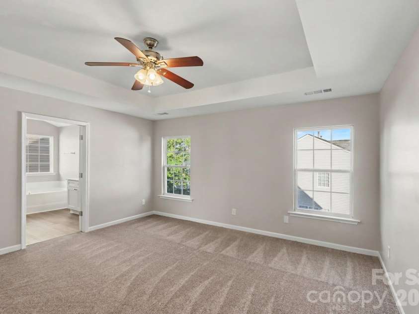 4059 Houldsworth Drive, Charlotte, NC 28213.  MLS# CAR4429618, YatesRealty ID 54181. 
