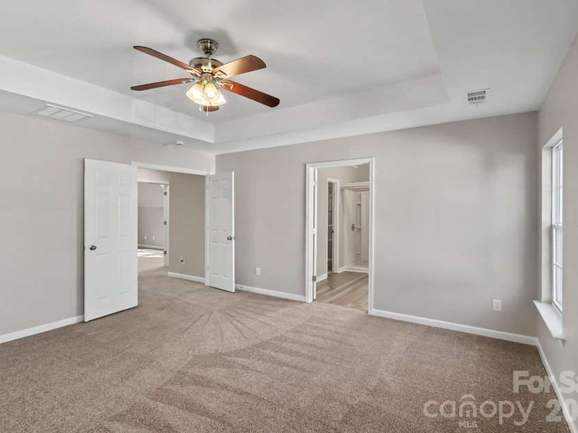 4059 Houldsworth Drive, Charlotte, NC 28213.  MLS# CAR4429618, YatesRealty ID 54181. 