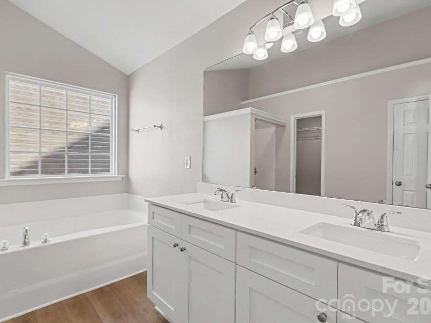 4059 Houldsworth Drive, Charlotte, NC 28213.  MLS# CAR4429618, YatesRealty ID 54181. 